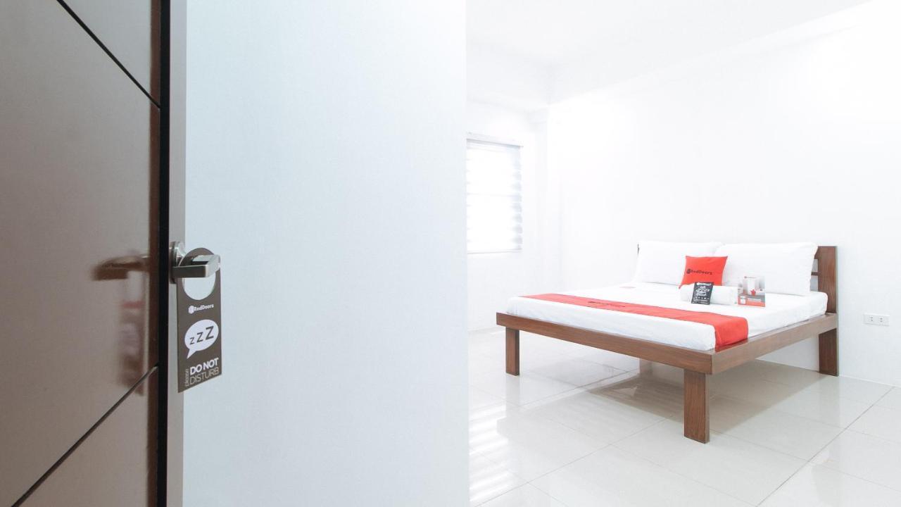 Reddoorz Plus At Dbuilders Poblacion Bgc Тагиг Экстерьер фото