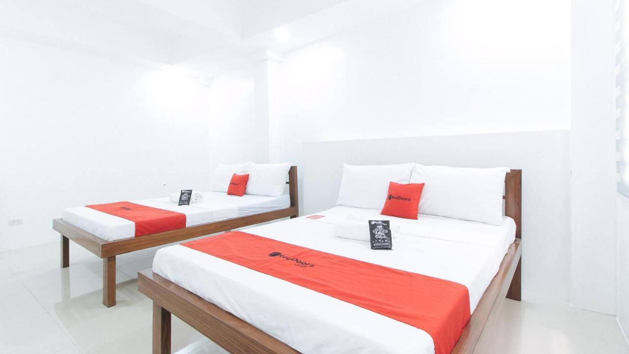 Reddoorz Plus At Dbuilders Poblacion Bgc Тагиг Экстерьер фото