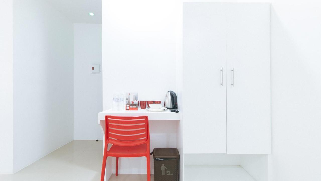 Reddoorz Plus At Dbuilders Poblacion Bgc Тагиг Экстерьер фото