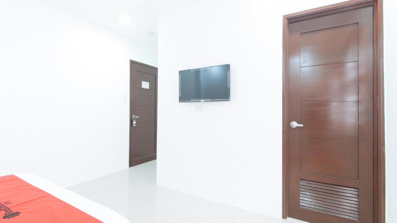 Reddoorz Plus At Dbuilders Poblacion Bgc Тагиг Экстерьер фото