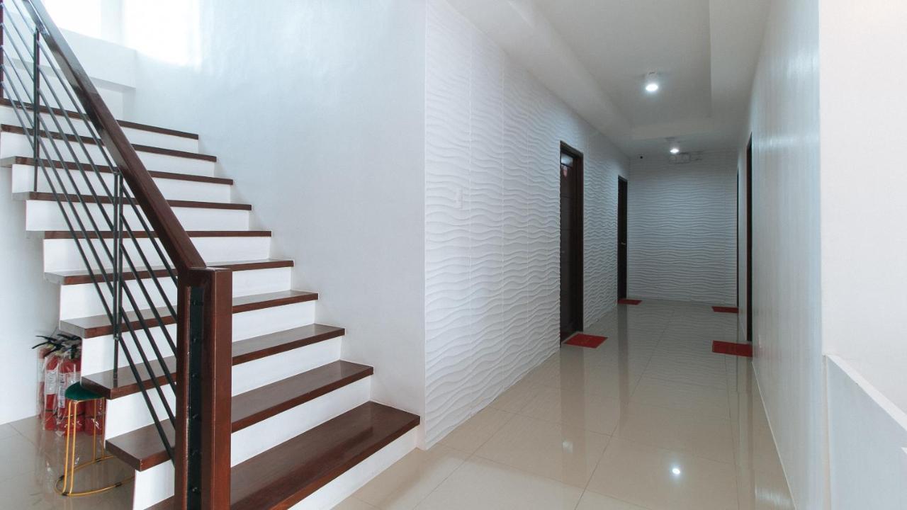 Reddoorz Plus At Dbuilders Poblacion Bgc Тагиг Экстерьер фото