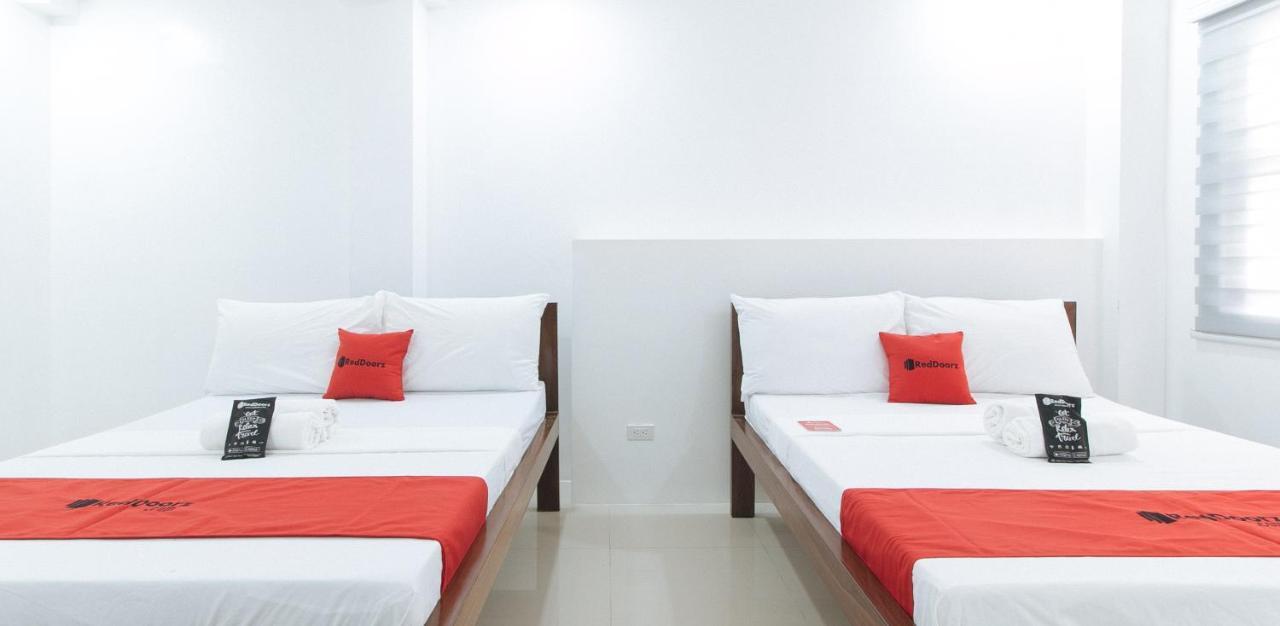 Reddoorz Plus At Dbuilders Poblacion Bgc Тагиг Экстерьер фото